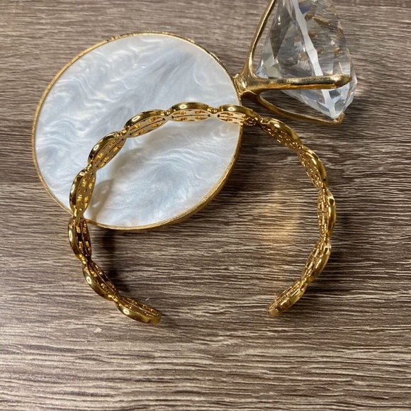 Brand new Tory Burch gold cuff bracelet - Picture 4 of 5